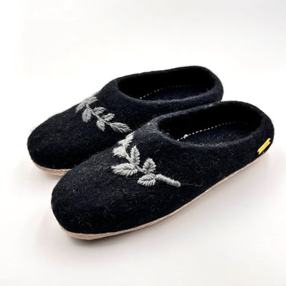 Nooks Design wool slippers in black