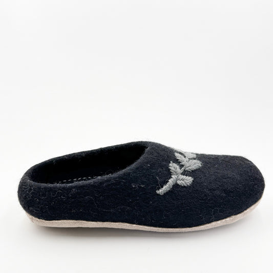 Nooks Design wool slippers in black