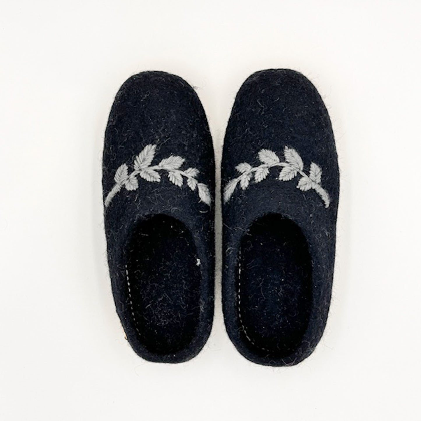 Nooks Design wool slippers in black