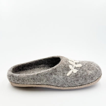 Nooks Design wool slippers in grey